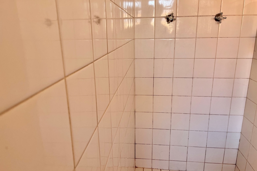 3 Bedroom Property for Sale in Silvertown Western Cape
